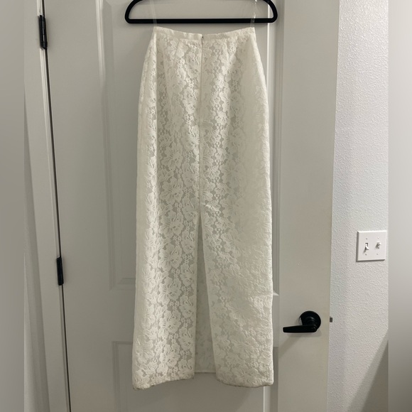 Rosie Etienne Penelope Lace Gown - Picture 13 of 16